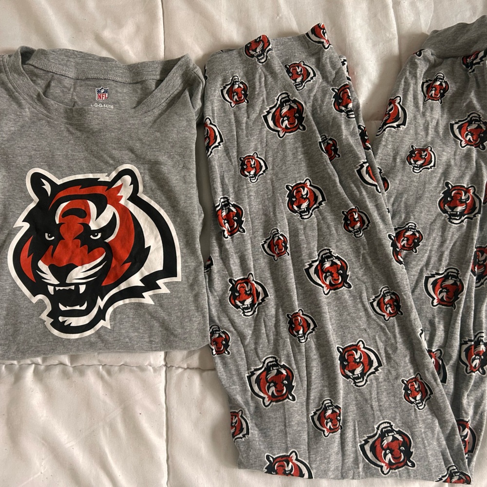 Bengals NFL Gray and Orange Tiger Pajamas